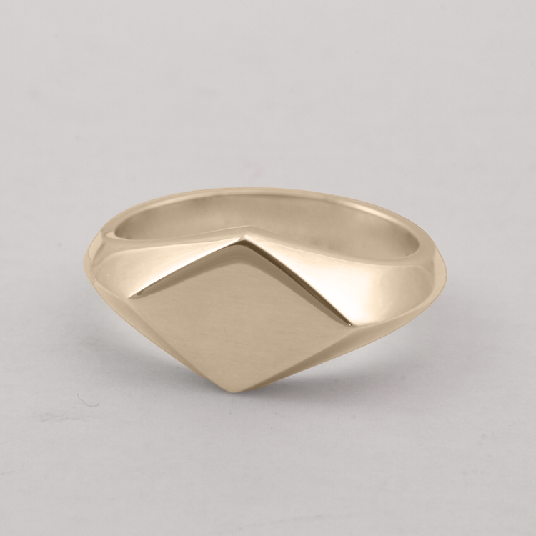 Yancey- Diamond Shaped Signet Ring - Boutee