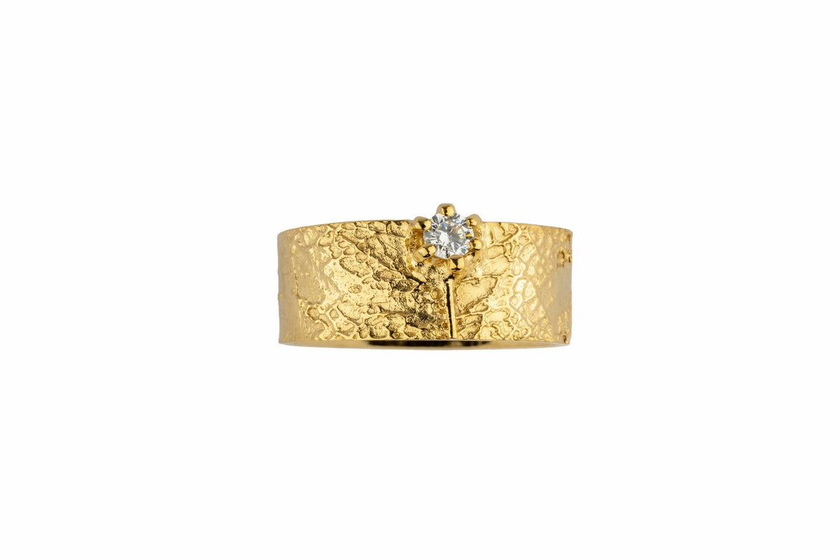 Wide Leaf Textured Ring with Diamond - Boutee