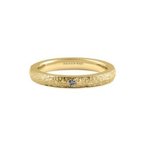 Bondi - 3mm Textured Wedding Ring with a Diamond - Boutee