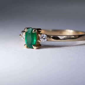 Emerald and Diamond Ring - Boutee