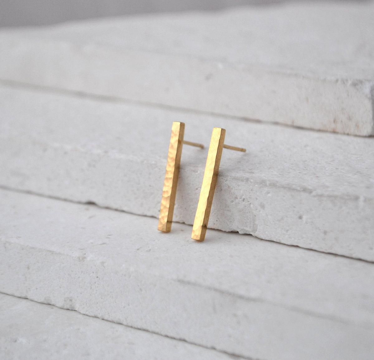 Flicker Bar Studs - Boutee