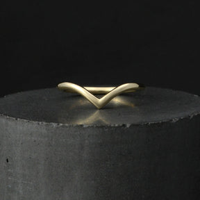 Etta II - Thin Wishbone Wedding Ring - Boutee