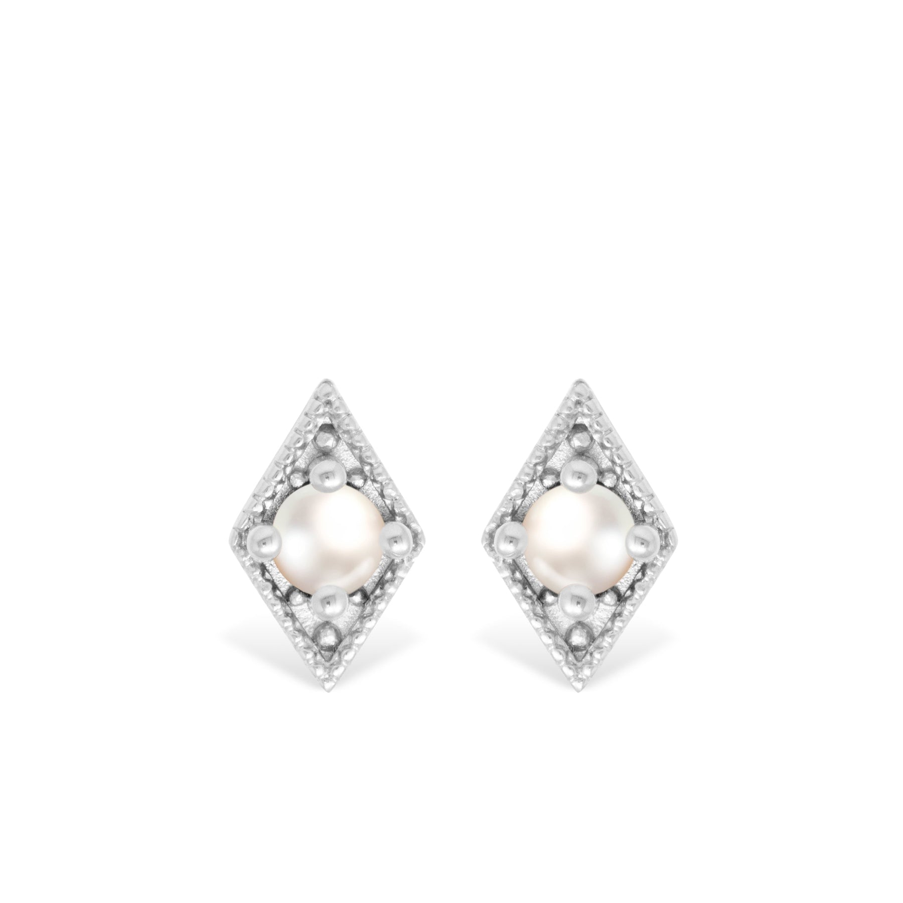 Pearl Iris Stud Earrings - Boutee