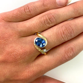 Ocean Wave 18ct Gold Sapphire and Diamond ring - Boutee