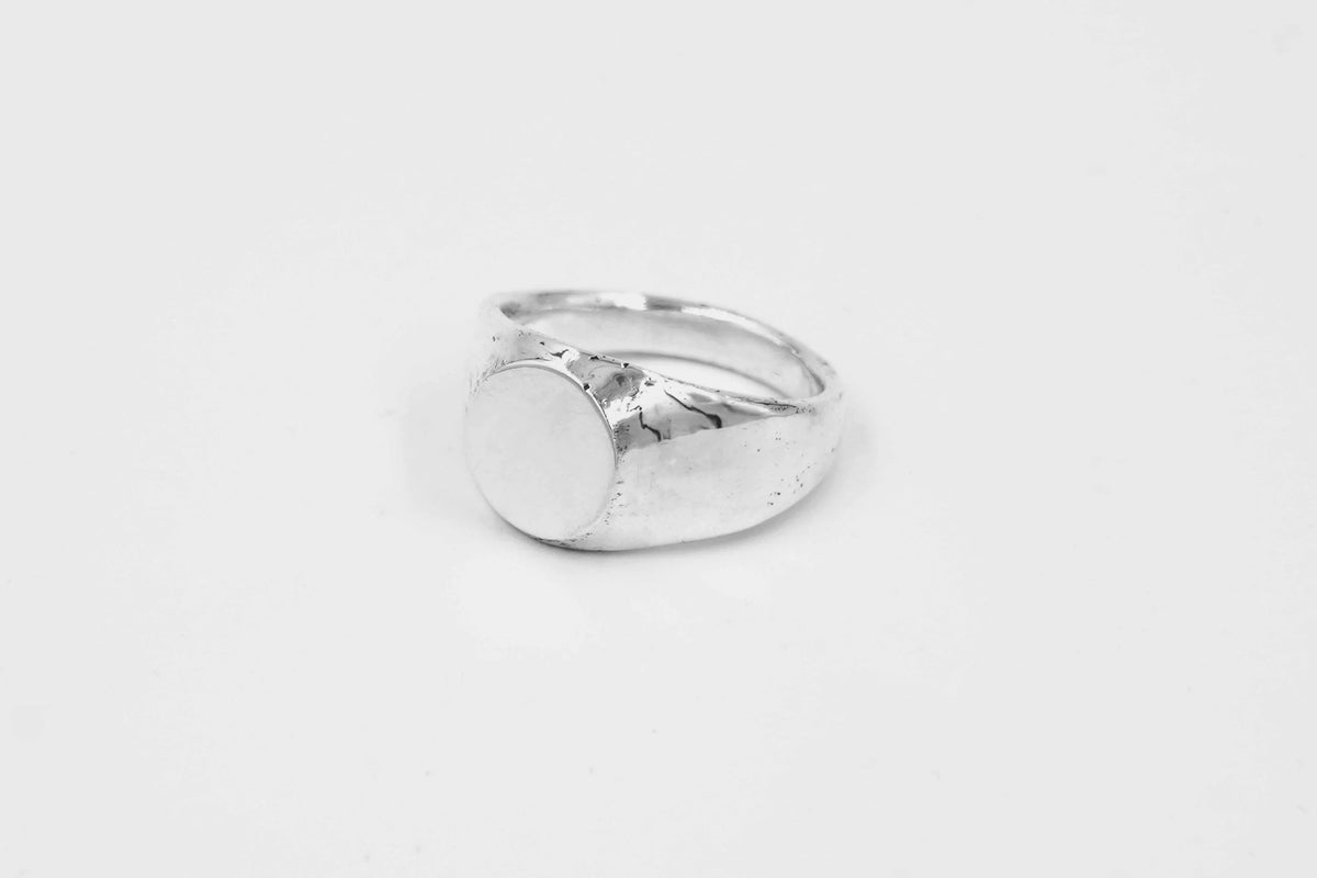 Circle Signet Ring - Boutee