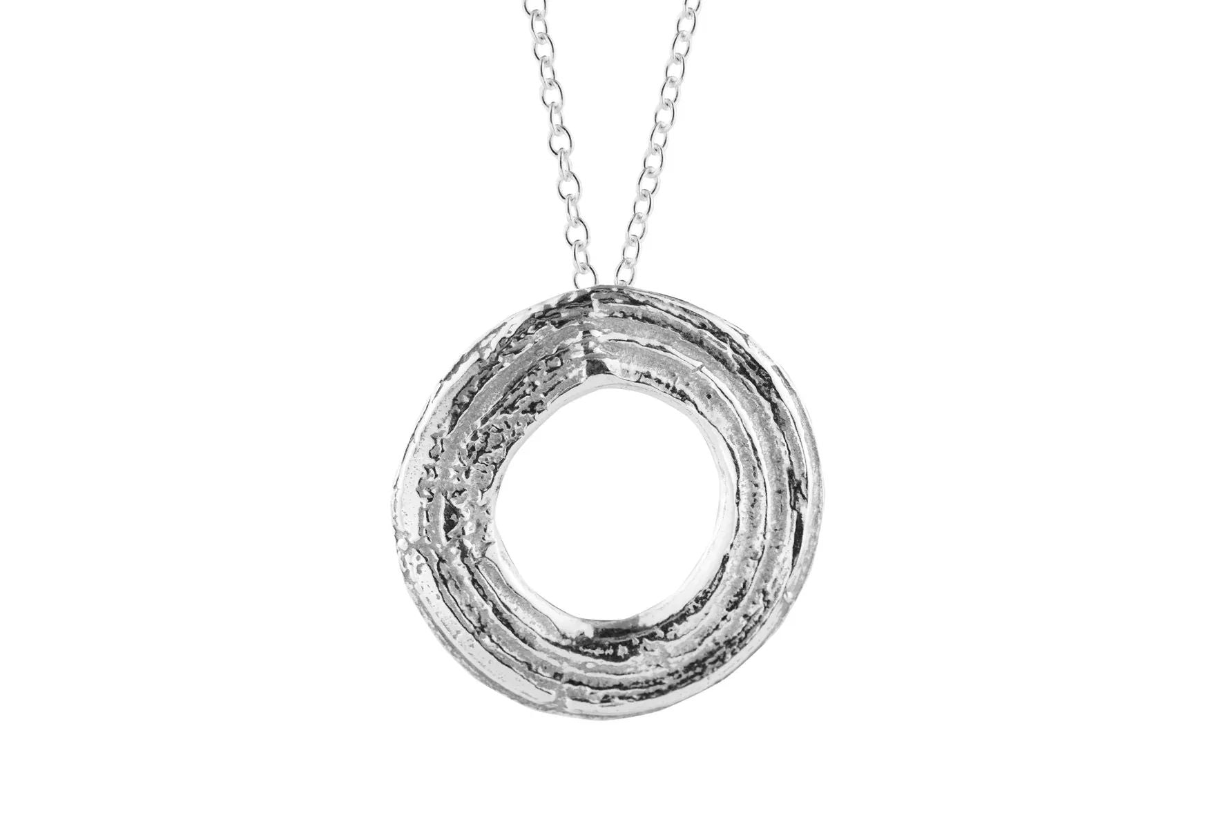 Flat Silver Oak Hoop Necklace - Boutee