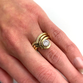 Eternal Wave 18ct Gold Diamond Ring - Boutee