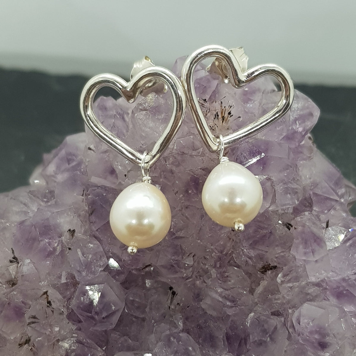 Hearts of Stars Heart Stud Pearl Earrings - Boutee