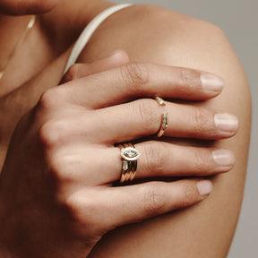 Halo 9ct Gold & Diamond Ring - Boutee