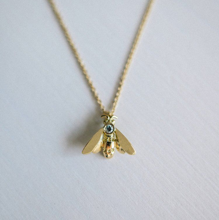 18ct Gold Blue Diamond Bee Necklace - Boutee