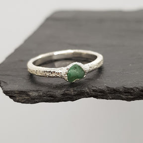 Raw Emerald Ring - Boutee