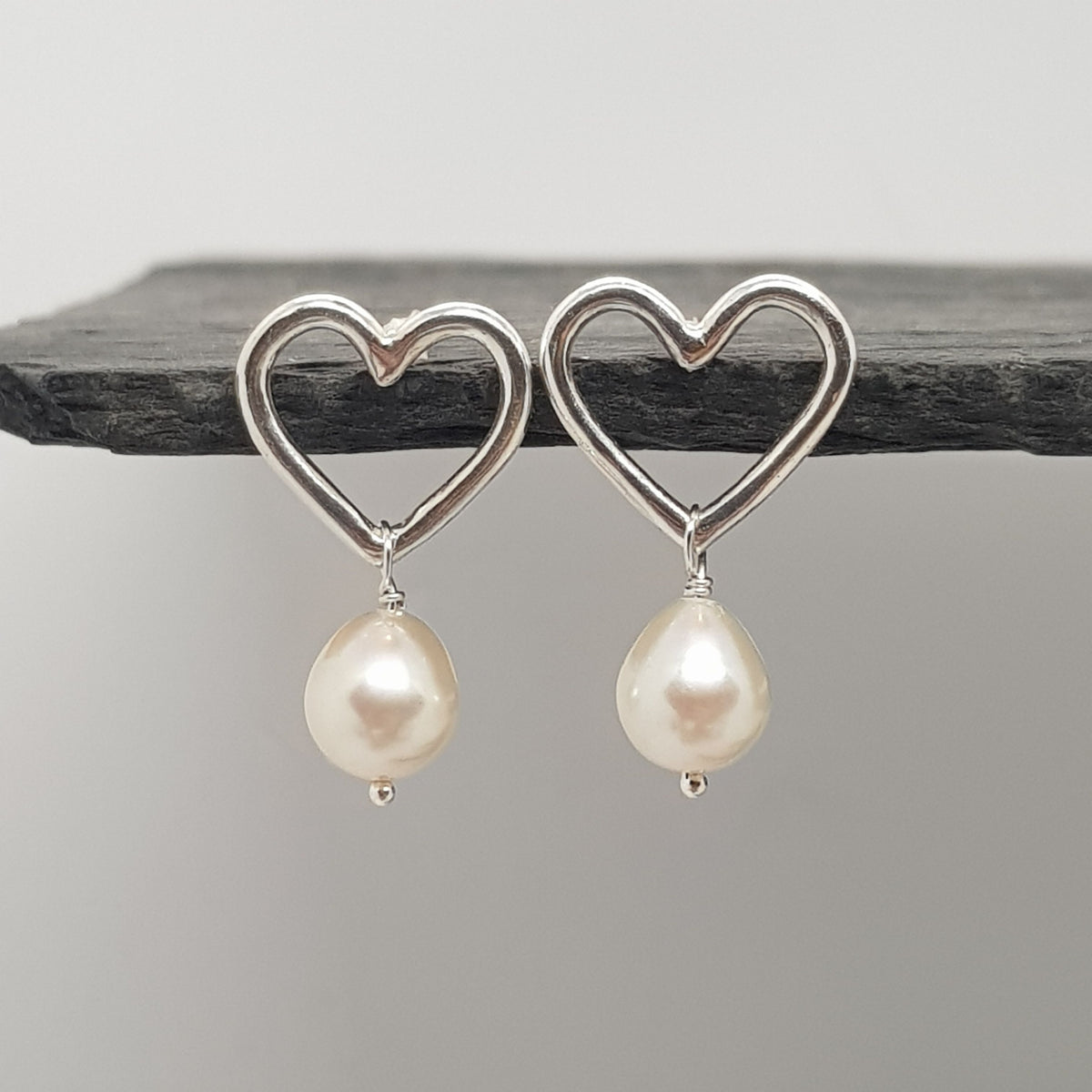 Hearts of Stars Heart Stud Pearl Earrings - Boutee