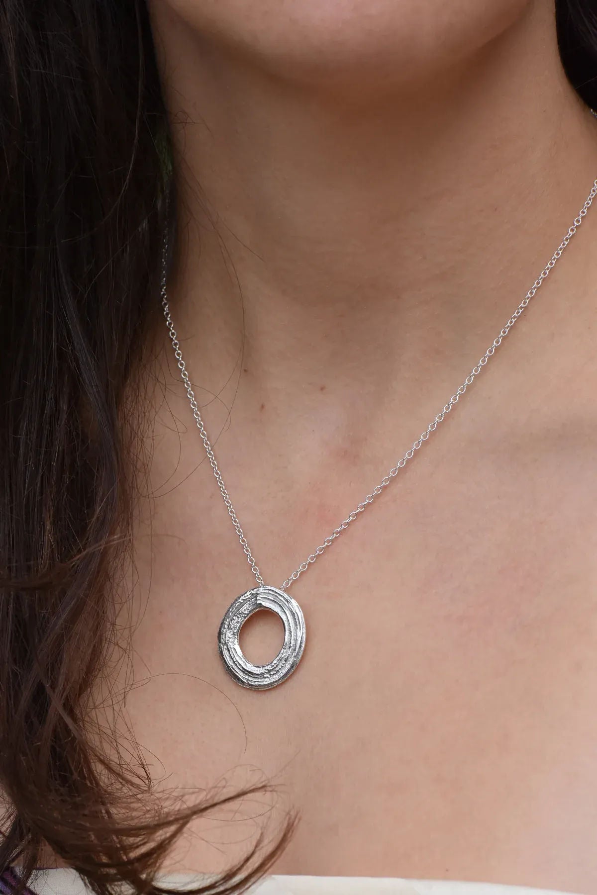 Flat Silver Oak Hoop Necklace - Boutee