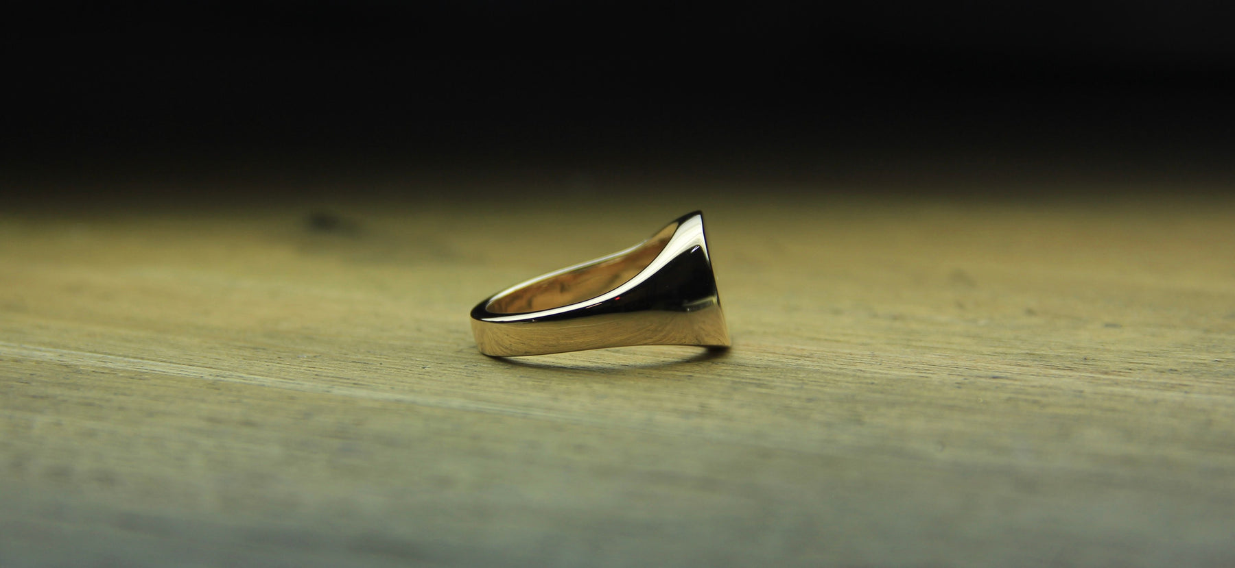 9ct Yellow Gold Signet Ring - Boutee